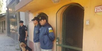 Los allanamientos en el marco de la investigación por al muerte de Jesús Rey fueron realizados por personal de la Policía Federal\u002E (Twitter)