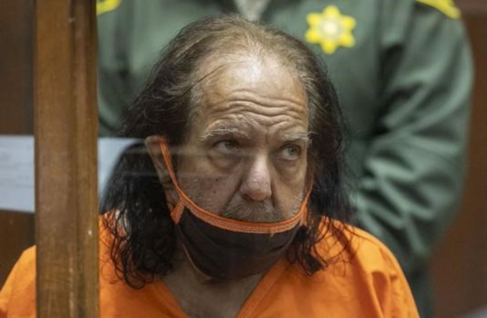 El actor de cine para adultos Ron Jeremy fue denunciado por 20 nuevos delitos sexuales