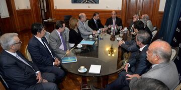 Manzur se reunió con su gabinete y el martes participará del cónclave con Macri por el Presupuesto 2019\u002E