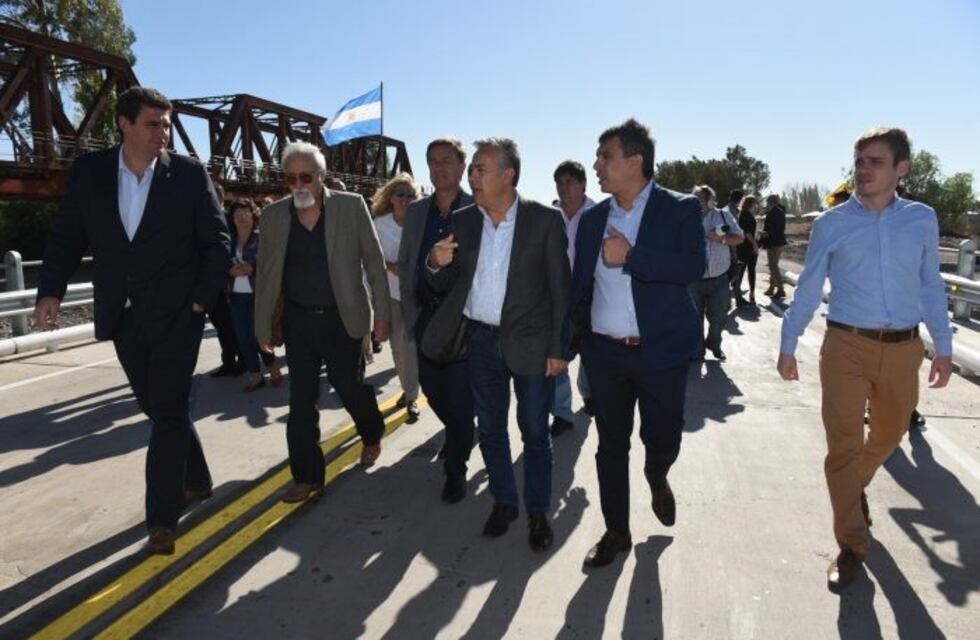 Cornejo en campaña pidió que no se hablen de "temas nacionales"