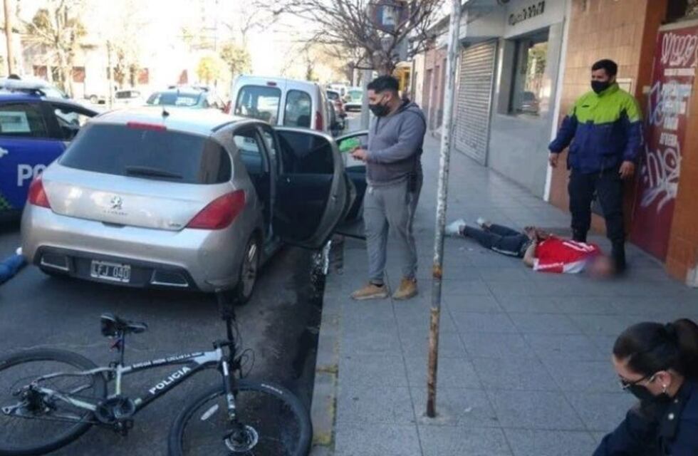 Atropellan a un policía en medio de una fuga: tres detenidos