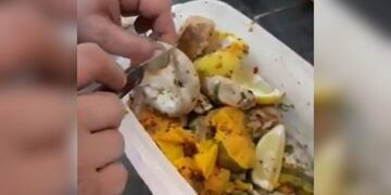 Insólito: intentó usar chinchulines para ingresar droga a la cárcel y quedó detenida (Foto: captura video)