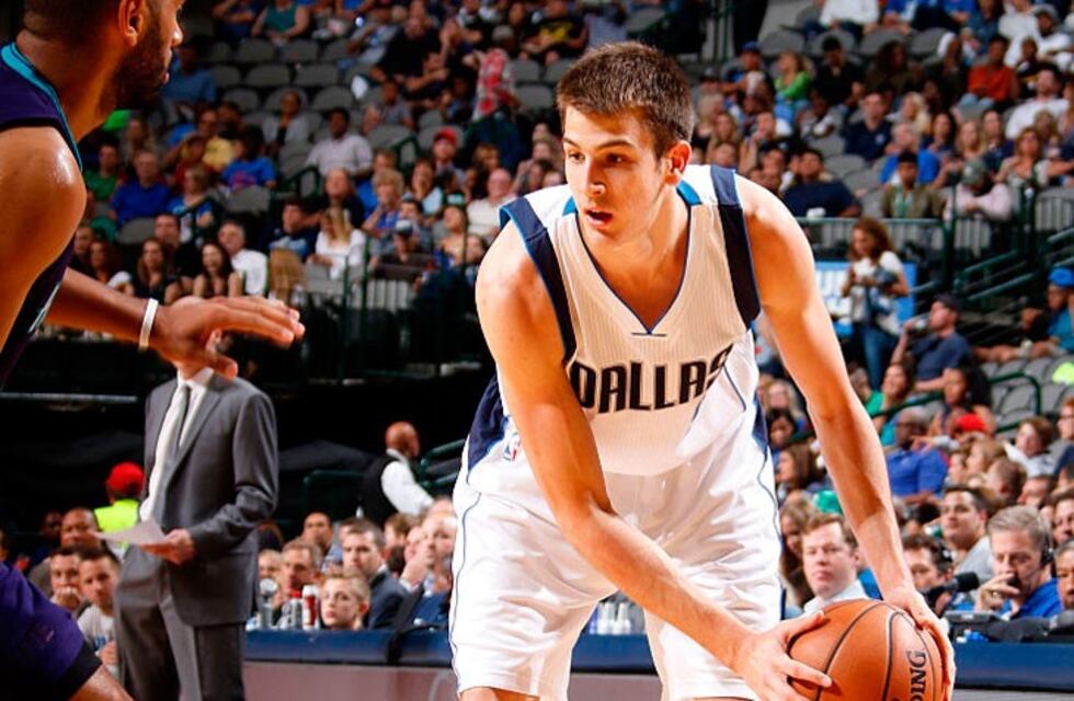 Brussino jugó apenas dos minutos en la victoria de Dallas ante Lakers