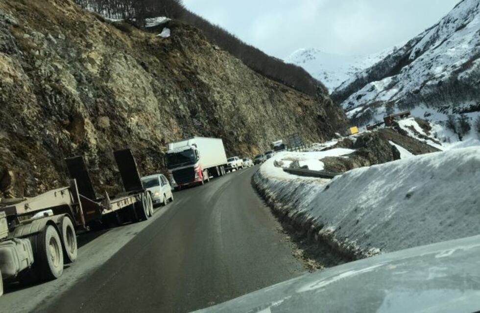 Peligroso desprendimiento de nieve en el Paso Garibaldi