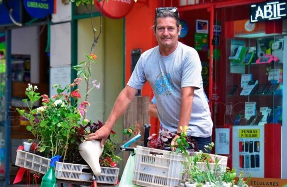Hace 19 años que se dedica a vender plantas en el centro puntano