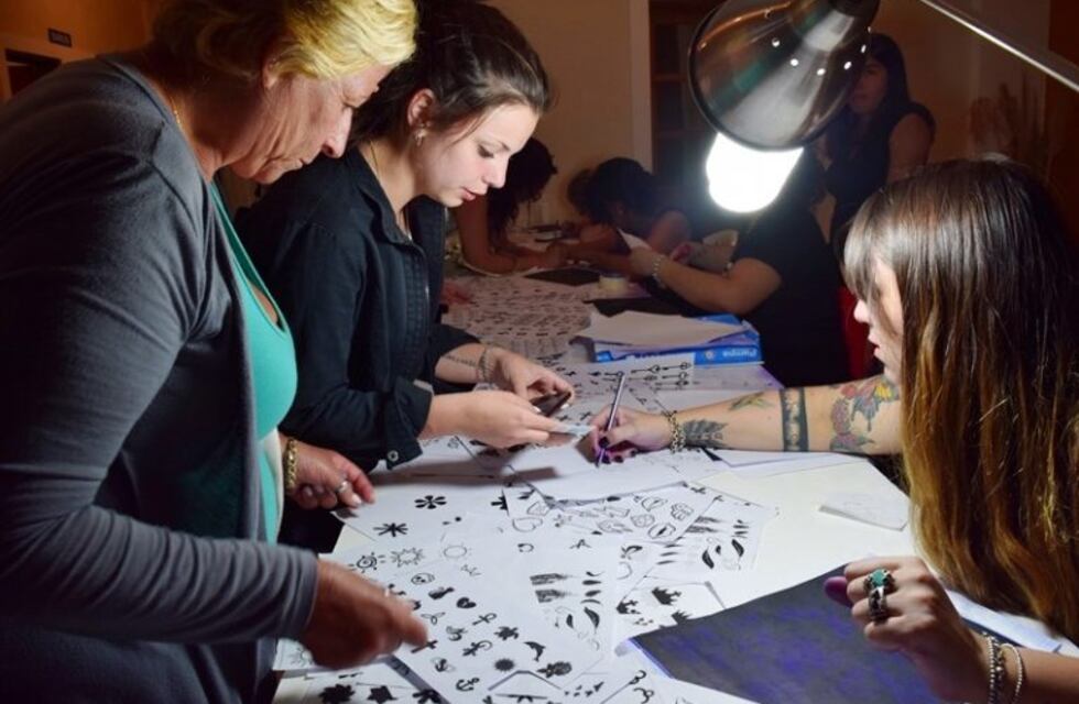 Realizaron 600 tatuajes a cambio de juguetes