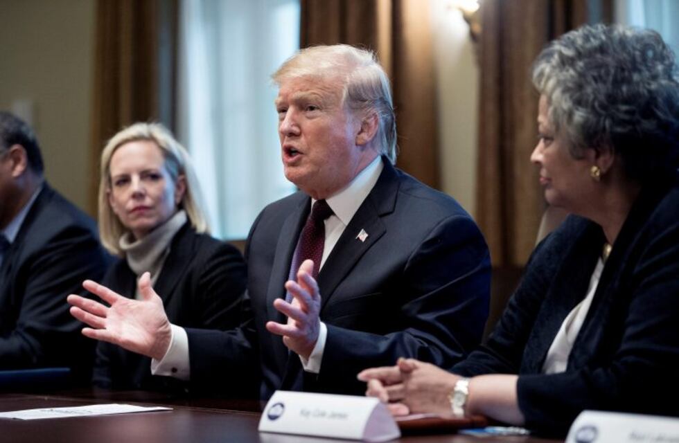 EE.UU. ordenó al personal diplomático "no esencial" que abandone Venezuela