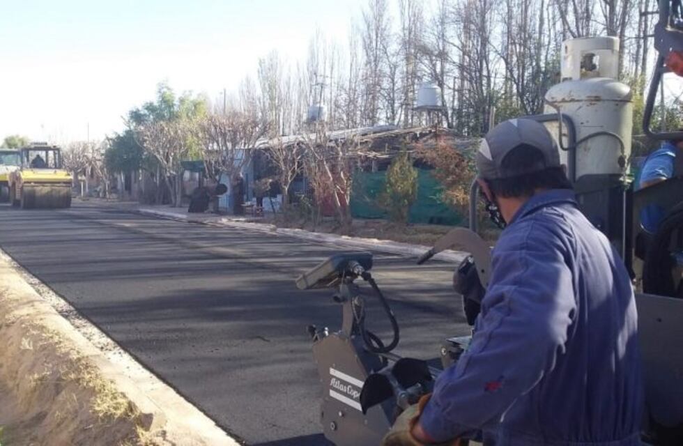 Retomaron las obras de asfalto en el barrio El Sosneado