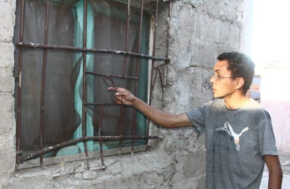 Indignante: le robaron toda la mercadería a un vendedor ambulante ciego