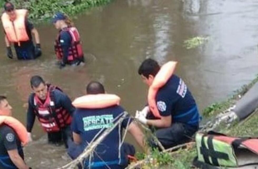 Encontraron muerto al adolescente que saltó a un arroyo de Pilar en pleno temporal