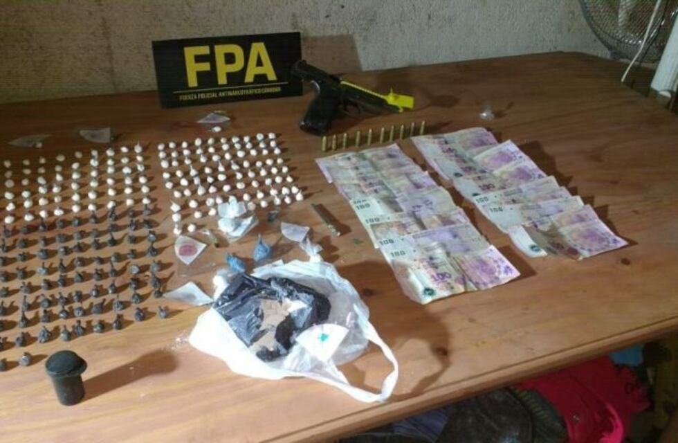 Barrabrava de Peñarol detenido con 600 dosis de cocaína y varias armas de fuego
