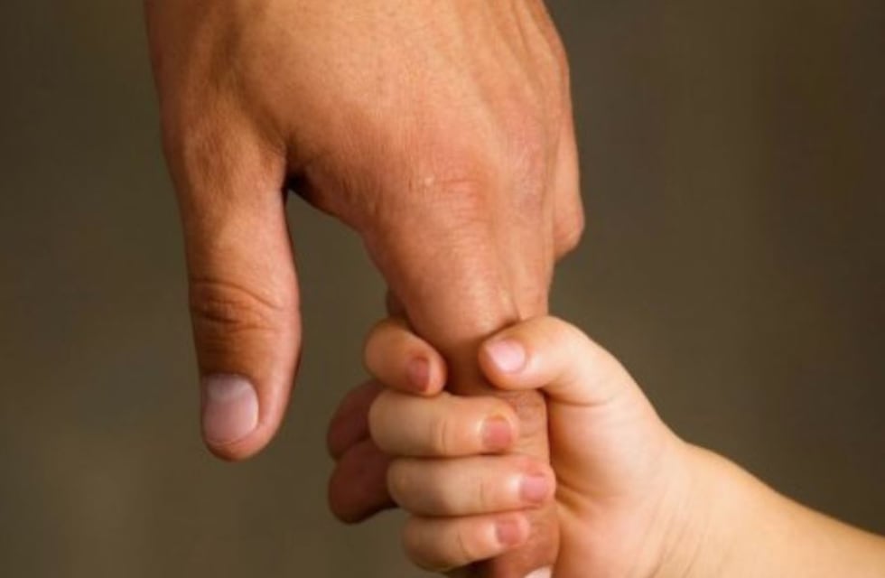 La historia de una mujer que adoptó a una niña de nueve años en plena pandemia y como familia monoparental