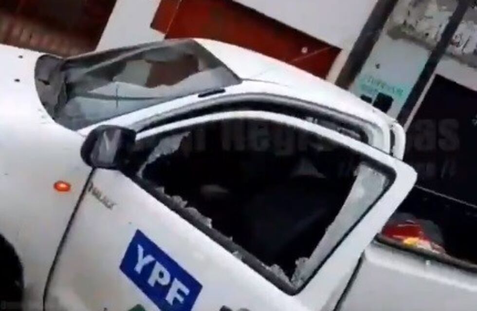 Un peligro: a un conductor le reventaron la ventanilla de un piedrazo y terminó cortado