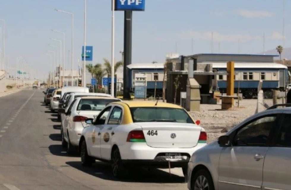 Abrió una estación de servicio y cargó GNC gratis