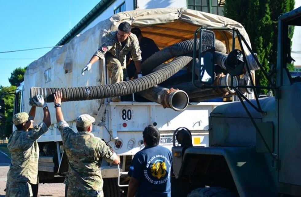 La Armada Argentina colabora con la normalización de la Ruta Nacional 3