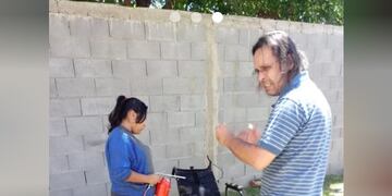 Los estudiantes del Ipet le renovaron la silla postural a una nena que vive en barrio Ciudad de los Cuartetos\u002E (CBA24N)