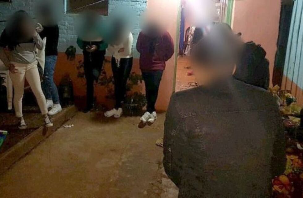 Detuvieron a 12 jóvenes por violar el aislamiento al participar de una fiesta
