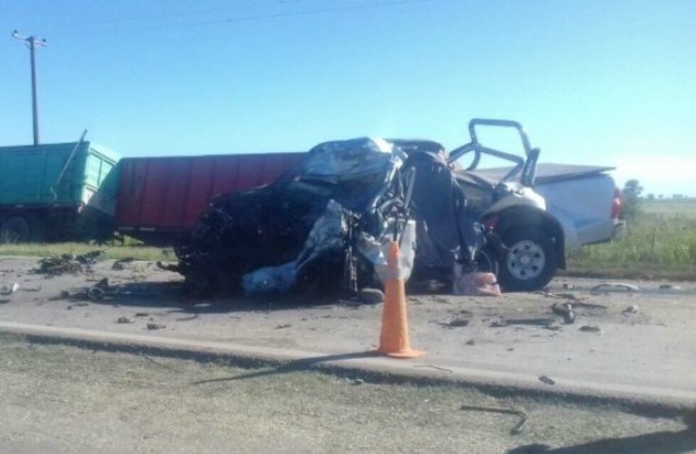 Colisión fatal en la Ruta 34 entre una pickup, un camión y una moto