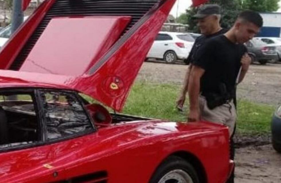 Peritaron la Ferrari involucrada en un siniestro sobre la autopista a Buenos Aires