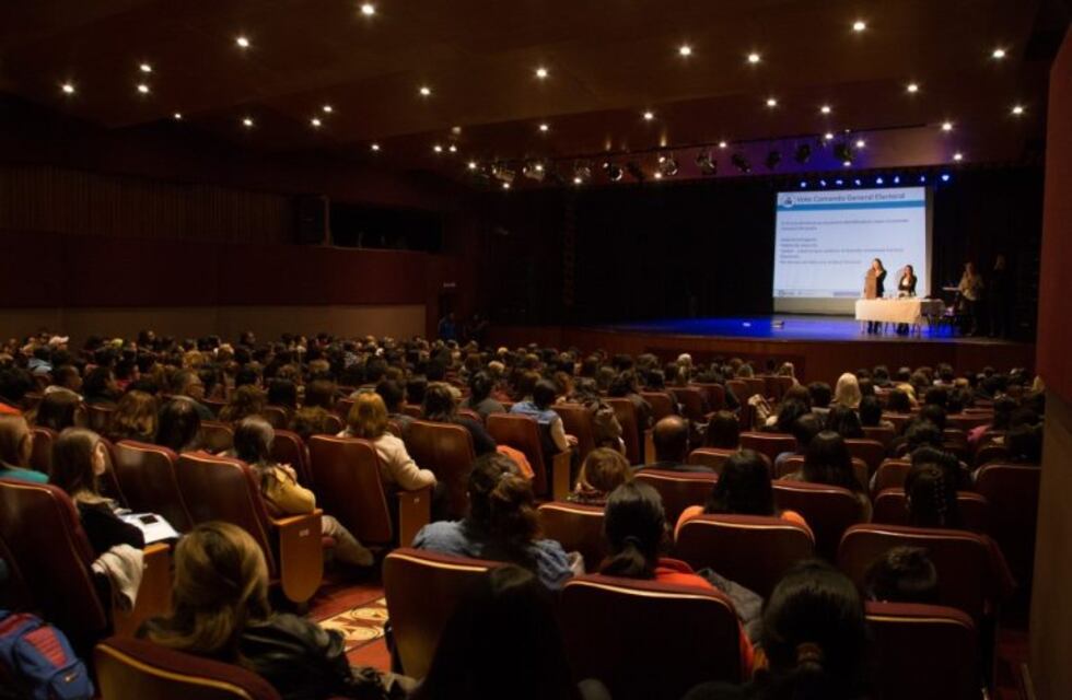 Desarrollo social capacitó a presidentes de mesa en voto accesible