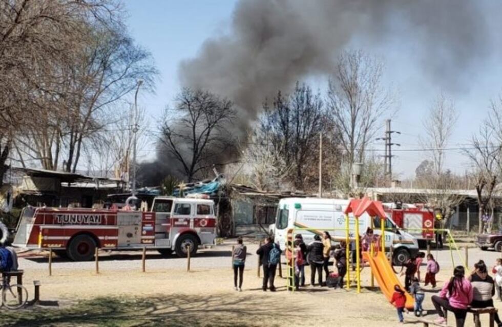 Bomberos de Tunuyán recibieron equipamiento de protección