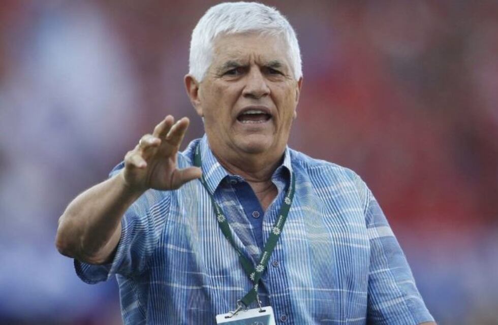 Comesaña: "Si conocen tanto el fútbol argentino, ¿por qué no salen campeones?"