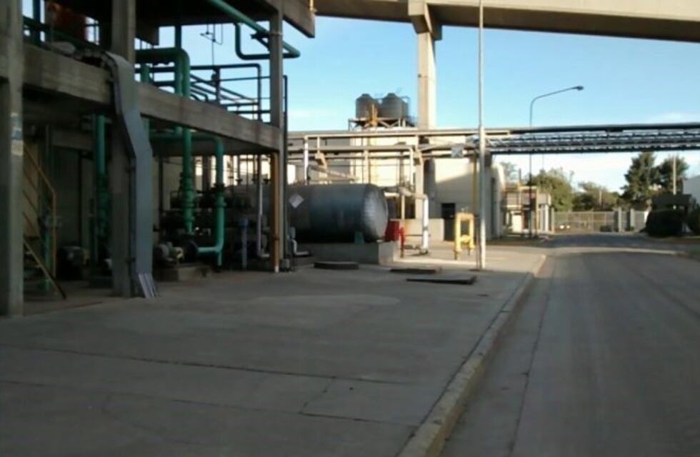 Un hombre murió aplastado por su propio camión en una planta industrial