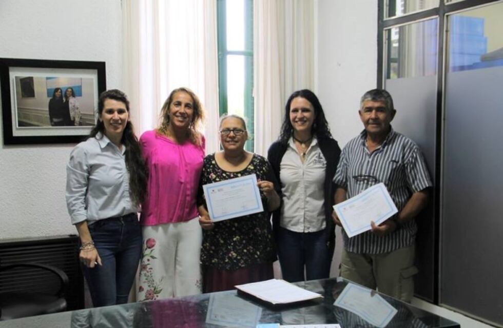 Leones: la intendente entregó préstamos del Banco de la Gente