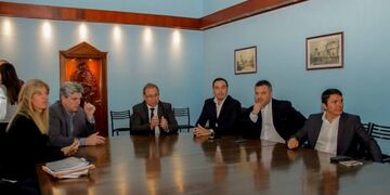Reunión dentro de Casa de Gobierno\u002E