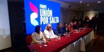 Conferencia de prensa Consenso Federal (Vía Salta)