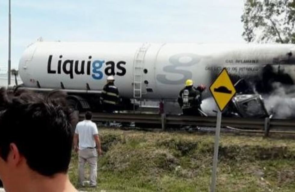 Explotó un camión con gas butano en Panamericana: hay dos muertos