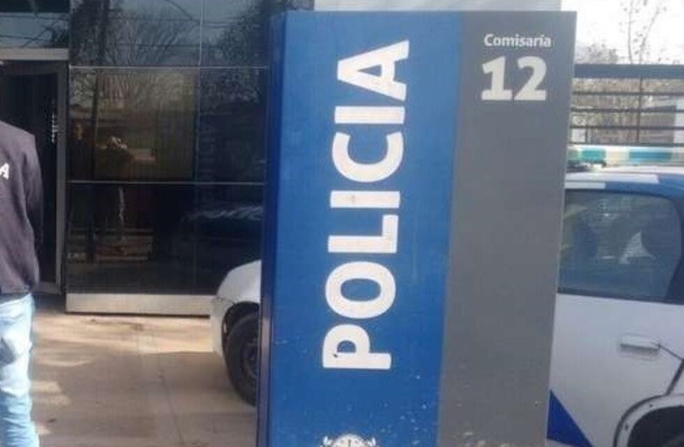 A plena luz del día volvieron las corridas y disparos frente a la Comisaría 12°