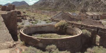 En las minas aún quedan abandonadas las muestras que se tomaban de la montaña\u002E