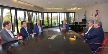 El gobernador Juan Schiaretti recibió a los empresarios cordobeses que tienen contactos con sus pares chinos\u002E (Prensa Gobierno)