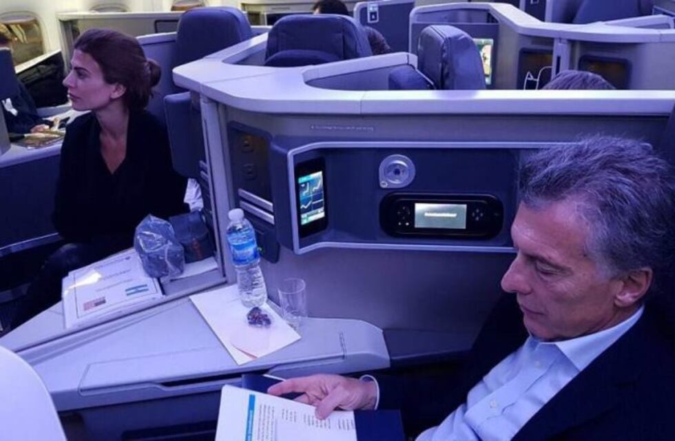 Advierten sobre los riesgos que corre Macri al viajar en vuelos comerciales