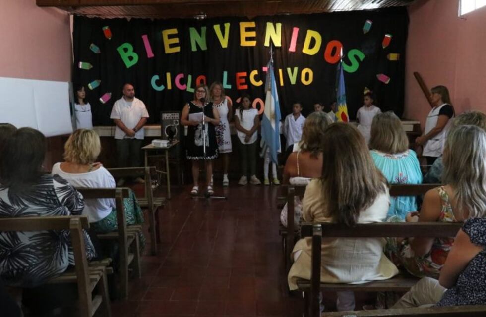 Acto de inicio de clases en la Escuela Nº 27