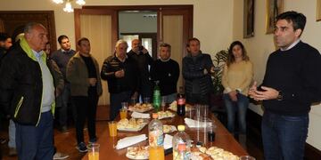 El Intendente Municipal Facundo López junto a los trabajadores de prensa