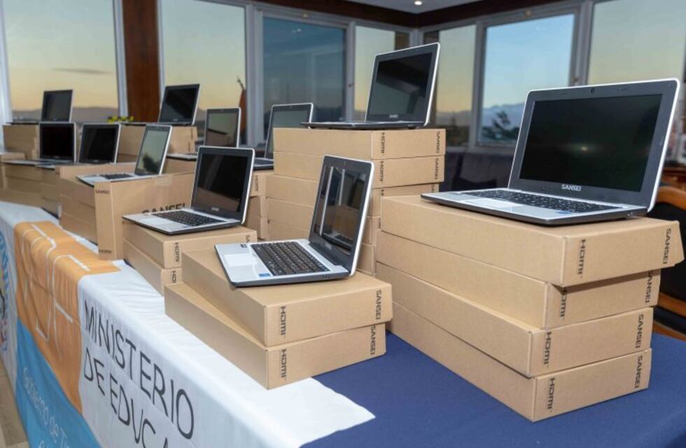 El Ministerio de Educación evaluará el estado de 100 mil netbooks de "Aprender Conectados" que no fueron entregadas
