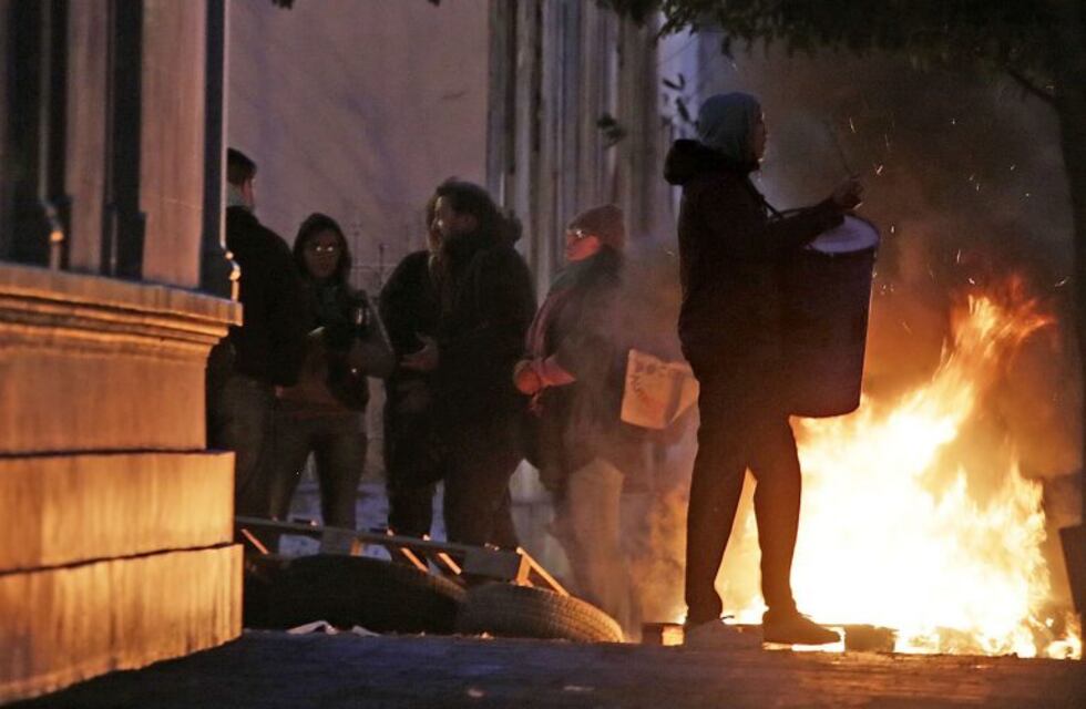 Una mujer detenida y un hombre internado en un incidente con estatales en Madryn