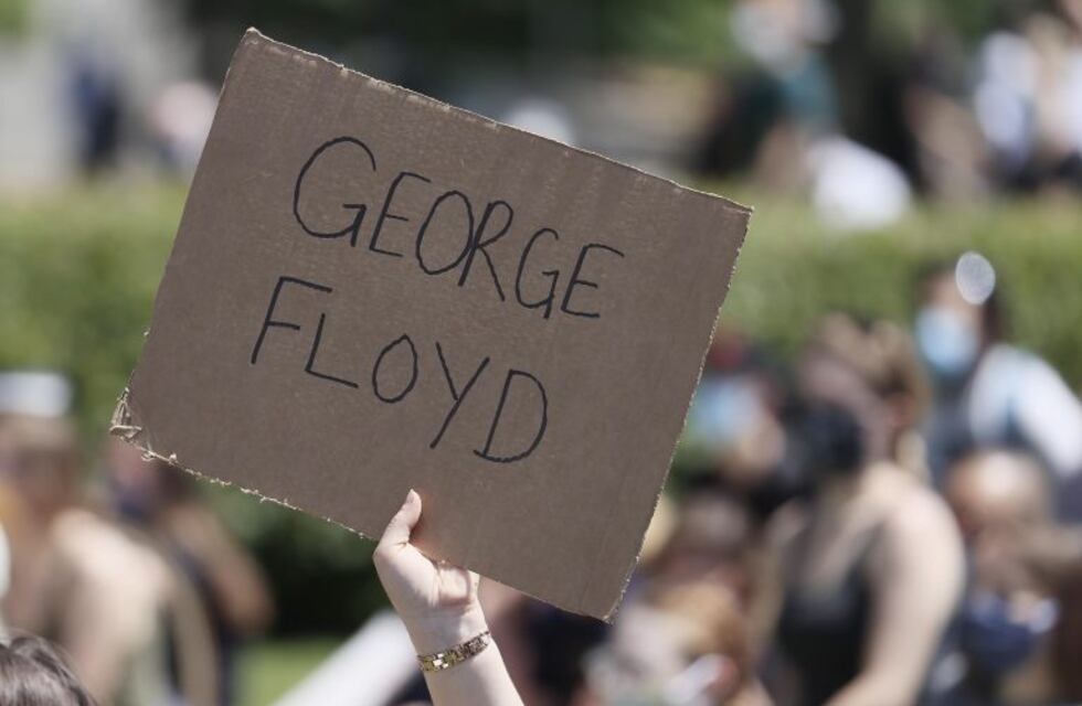 Las protestas y disturbios contra la violencia policial se extienden por todo Estados Unidos