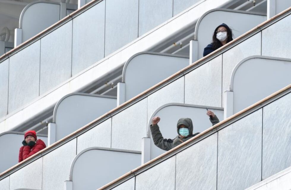 Un crucero en Japón está en cuarentena por 20 infectados de coronavirus y hay ocho argentinos a bordo
