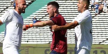 La explosión en el festejo de Herrera\u002E Se adelantó, pero la doble atajada fue enorme\u002E