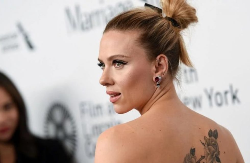 Una foto de Scarlett Johansson en bikini sin Photoshop desató un debate en las redes sociales
