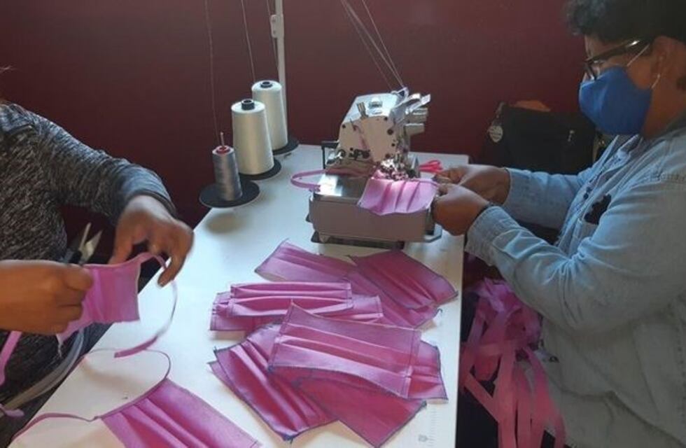 Confeccionan barbijos para abastecer a todo un pueblo en Salta
