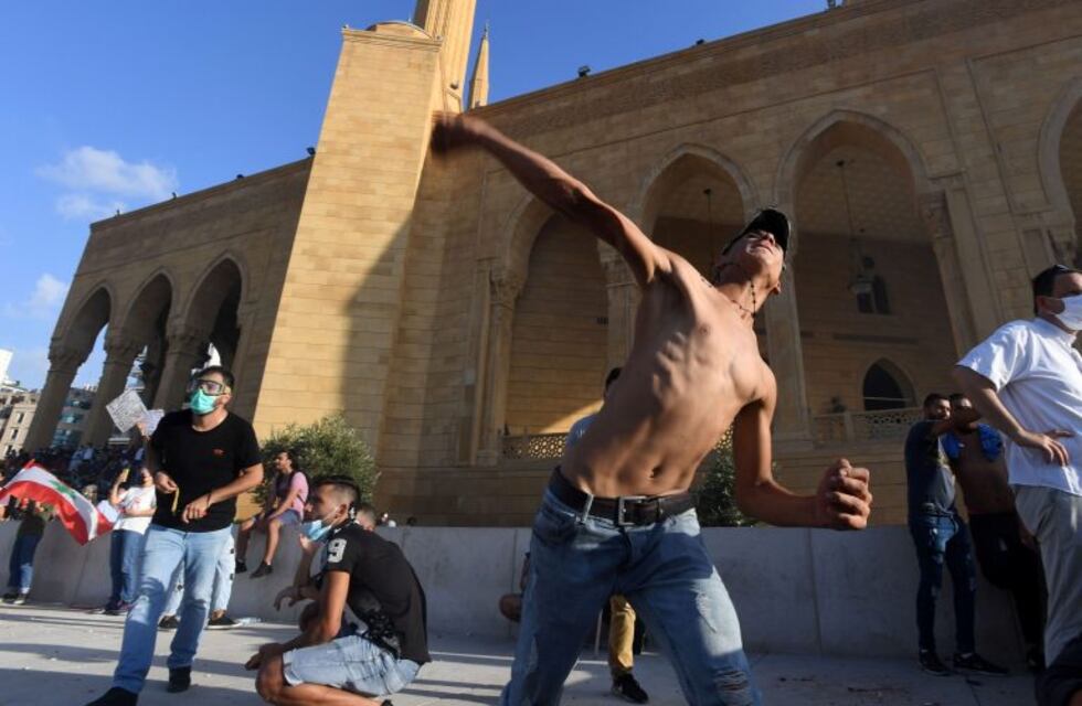 Al menos 109 heridos en las primeras protestas en Beirut durante el luto por las víctimas de la explosión