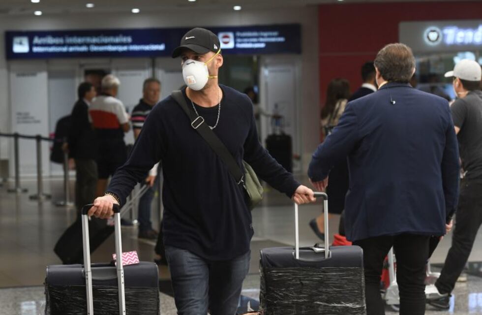 Comienzan a realizar test de saliva para detectar coronavirus en el aeropuerto de Ezeiza