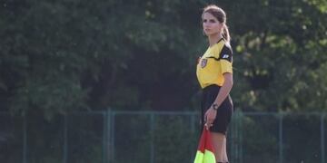 Karolina Bojar, una árbitro polaca que cautiva a la platea masculina con su particular sensualidad\u002E