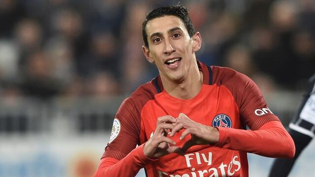 Paris Saint-Germain's Argentinian forward Angel Di Maria celebrates after scoring a goal during the French Ligue 1 football match between Bordeaux (FCGB) and Paris (PSG) on February 10, 2017 at the Matmut Atlantique stadium in Bordeaux, southwestern France. / AFP PHOTO / NICOLAS TUCAT