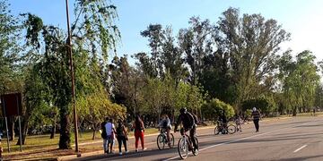 Domingo primaveral en Carlos Paz, a pocas horas de las nuevas restricciones en todo Punilla\u002E (Foto: VíaCarlosPaz)\u002E