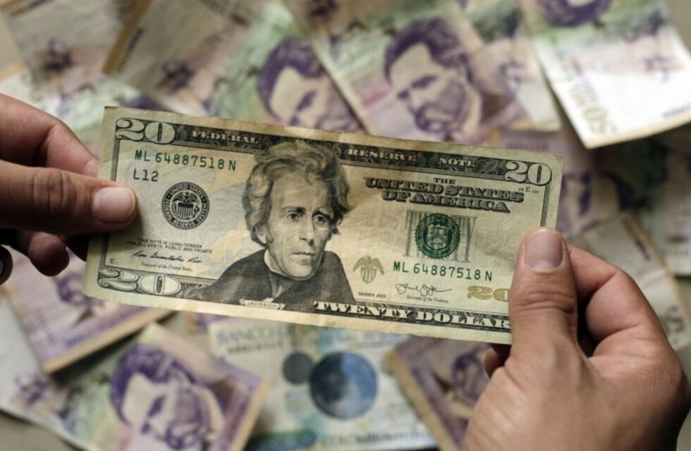Alumnos del último año del secundario perdieron 900 dólares y piden que se los devuelvan